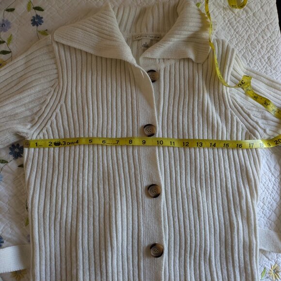 Carolyn Taylor cream acrylic long cardigan w/ buttons Sz M - Picture 4 of 6